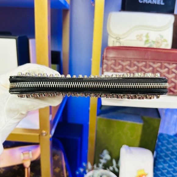🧧SOLD🧧CHRISTIAN LOUBOUTIN Panettone silver leather studded zip wallet - Picture 5 of 12